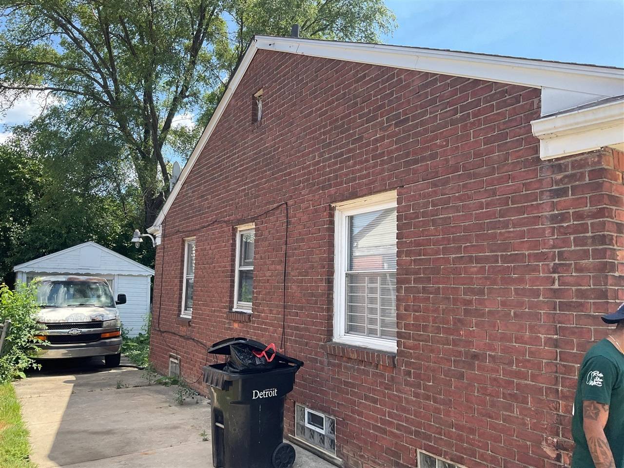 18862 Kelly Road, Detroit, MI 48224-1056