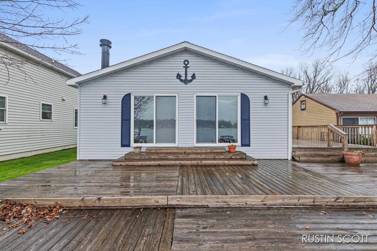 2008 Parker Drive, Wayland, MI 49348-9066