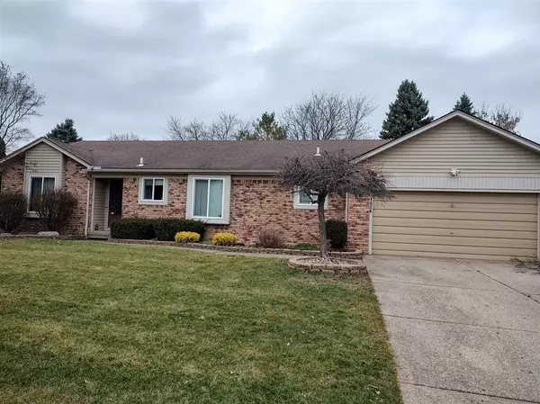 1436 Oak Grove Drive, Walled Lake, MI 48390