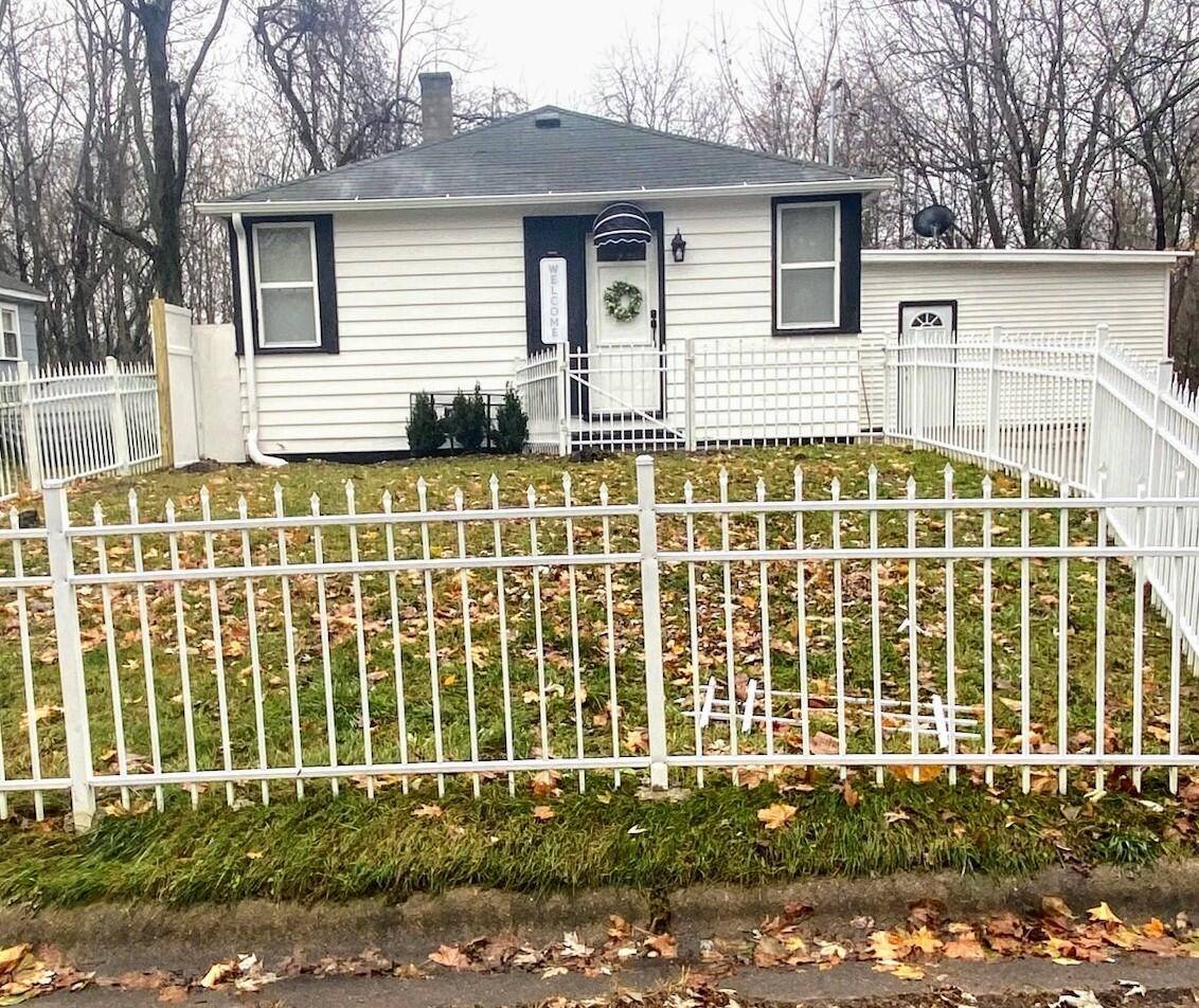 934 Edgecumbe Avenue, Benton Harbor, MI 49022-2904