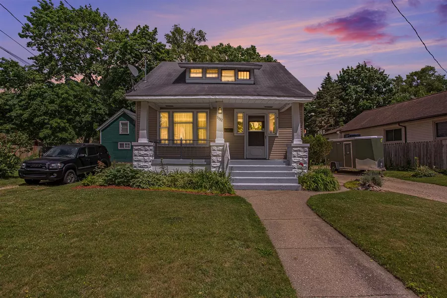 3332 College Avenue, Grand Rapids, MI 49525-2521