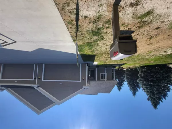 562 Mckinley Court, Three Rivers, MI 49093-6688
