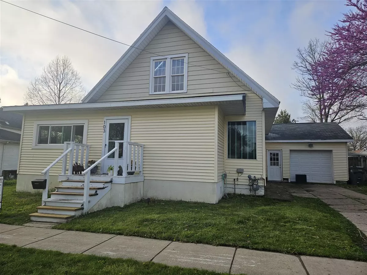 Three Oaks, MI 49128-1132,103 E Maple Street