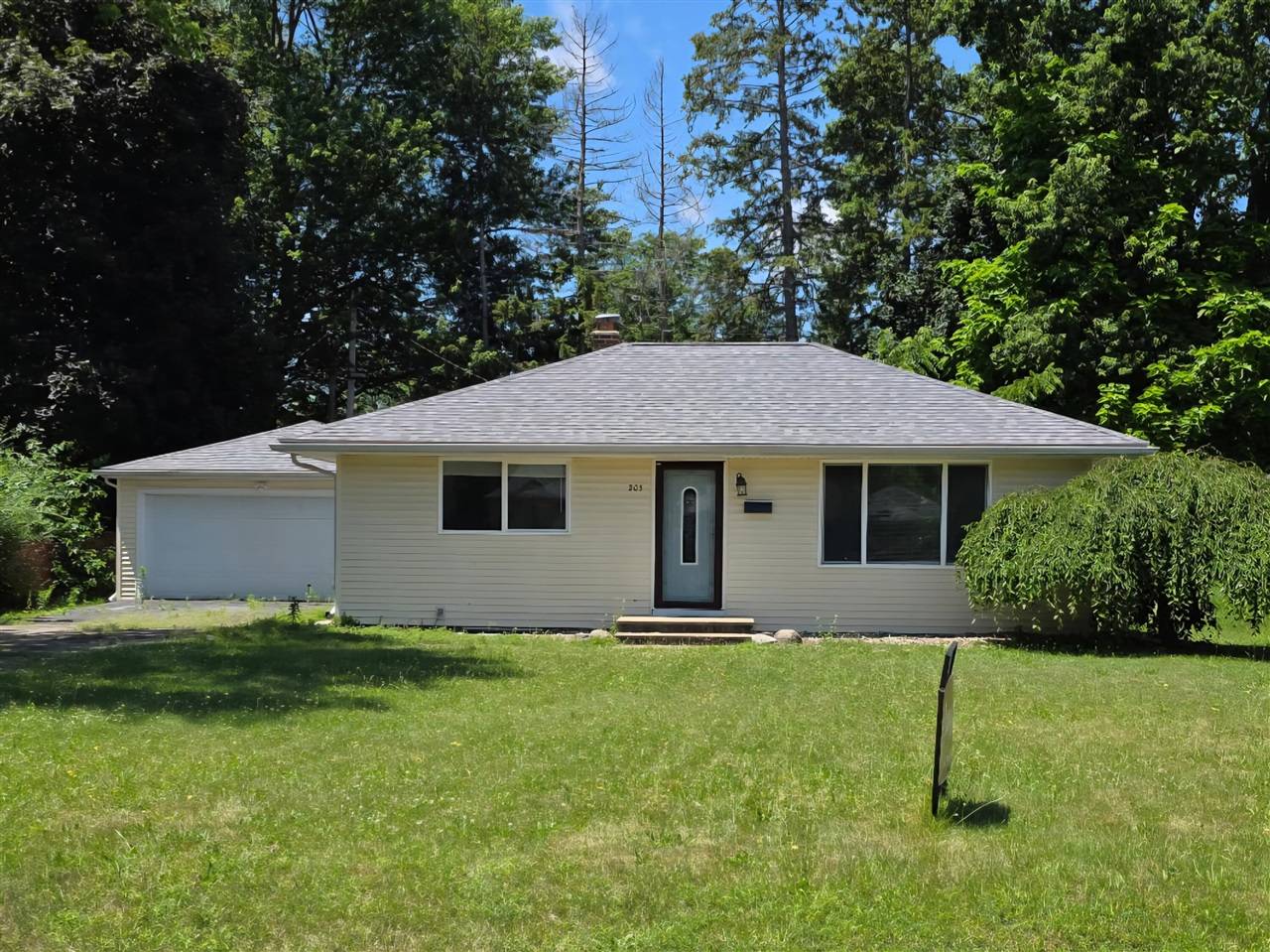 203 N Ridgeway Drive, Battle Creek, MI 49015-3831