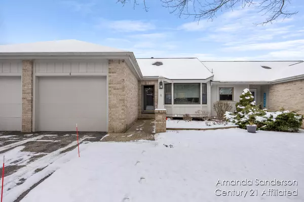 4 Skyline Circle, Grand Rapids, MI 49504-5990