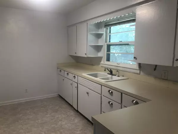 Kalamazoo, MI 49006-5564,933 Westfall Avenue