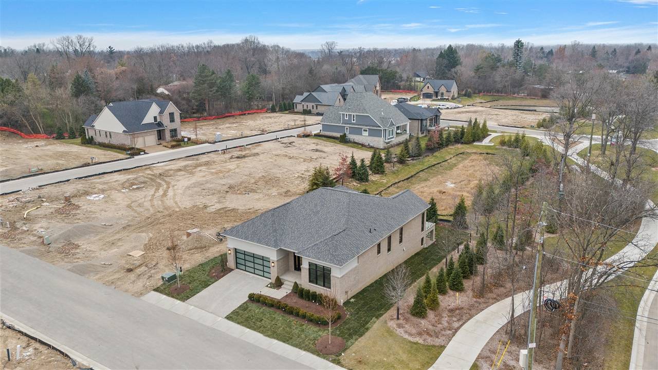 West Bloomfield, MI 48323,2402 Hallam Court
