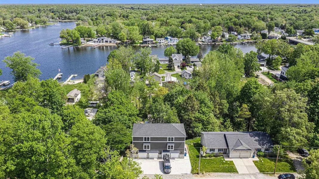 16905 Highland Avenue, Spring Lake, MI 49456-1273