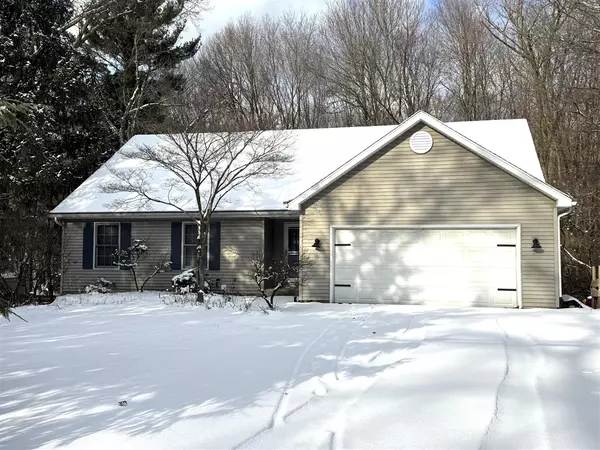 2801 Wildwood Lane, Stevensville, MI 49127-1057