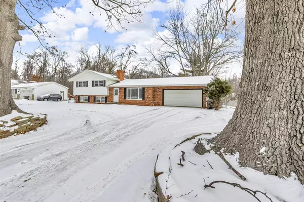 627 Robinson Road, Jackson, MI 49203-1155