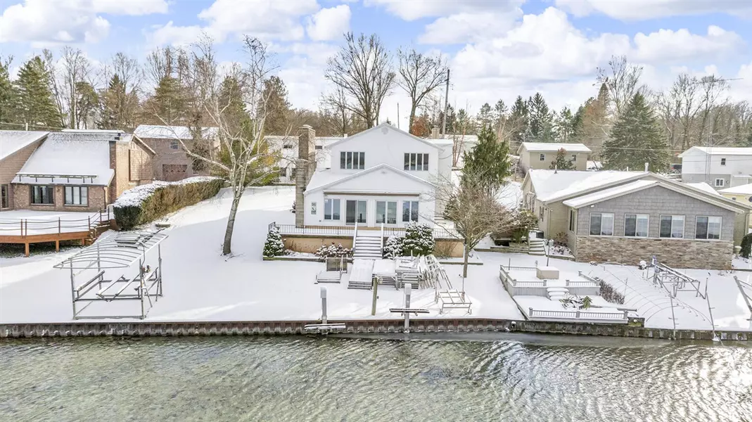 142 Cottage Drive, Horton, MI 49246-9727