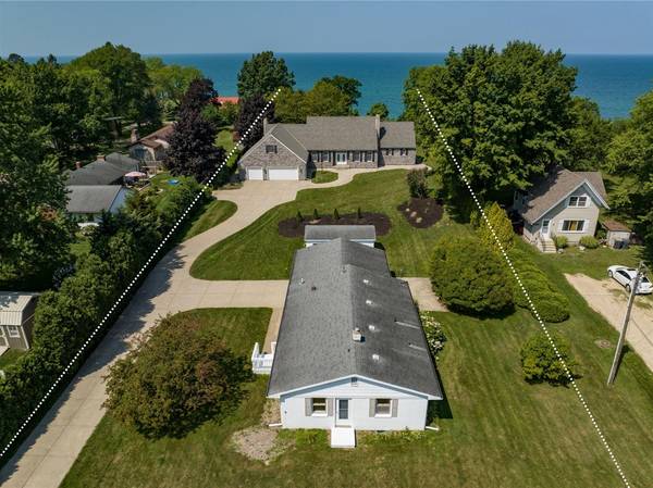 3300 3292 S Lakeshore Drive,  Saint Joseph,  MI 49085