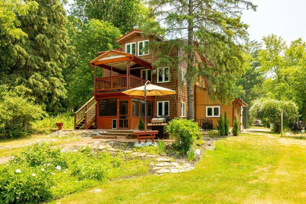 4427 Cornwell Lane, Whitmore Lake, MI 48189-9799