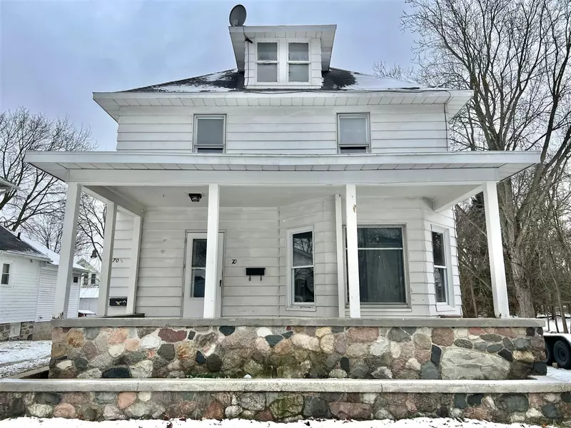 70 Westwood Street, Hillsdale, MI 49242-1530