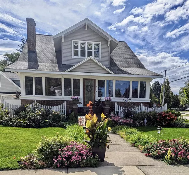 2 E Central Avenue, Zeeland, MI 49464-1716