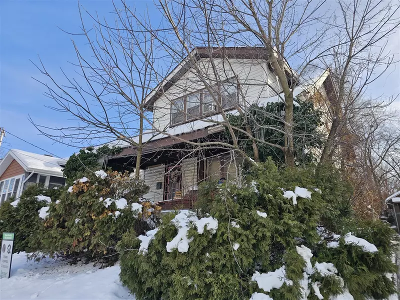 1114 Hall Street, Grand Rapids, MI 49507-1944