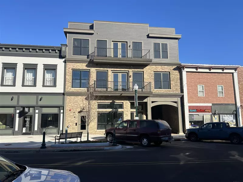 135 E Main Avenue, Zeeland, MI 49464-1735