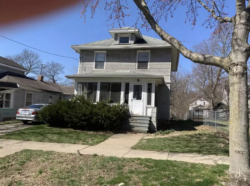 1232 Maple Avenue, Jackson, MI 49203-3151