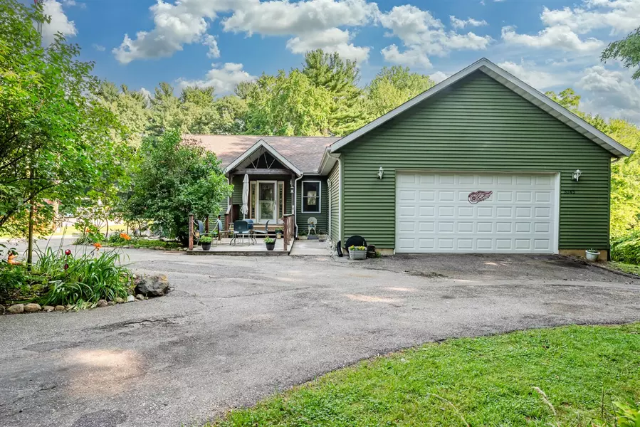 3045 Little Glendora Road, Buchanan, MI 49107