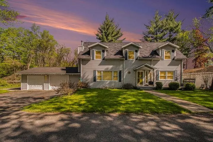 31894 W Lakeshore Drive, Dowagiac, MI 49047-8936