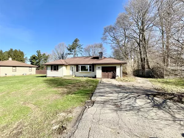 Charlotte, MI 48813-9334,1685 E Clinton Trail