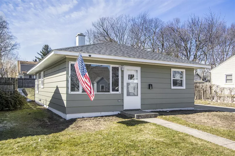 2904 Whittier Drive, Kalamazoo, MI 49001-0904