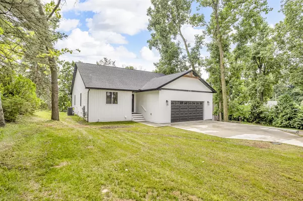10781 Woodbrook Drive, Cement City, MI 49233-9635