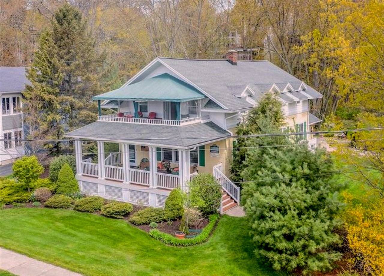 Saugatuck, MI 49453,790 Lake Street
