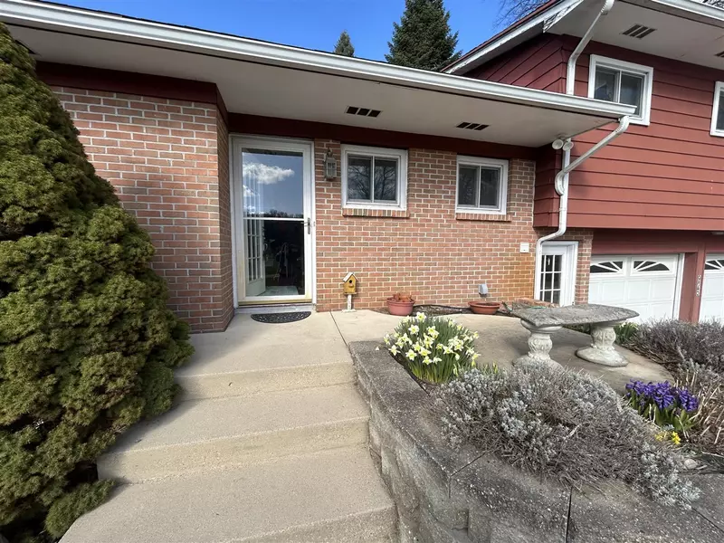 925 Parsons Street, Grandville, MI 49418-9658