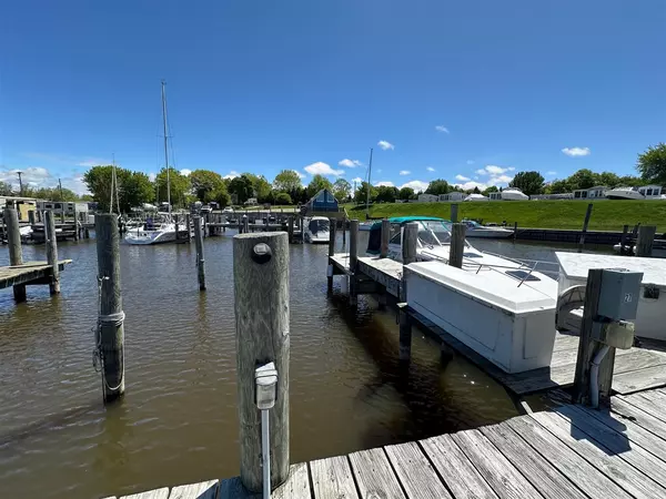 40 N Bailey Avenue, South Haven, MI 49090