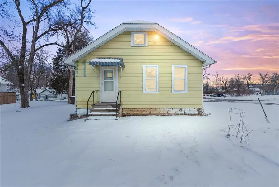 337 E Addison Street, Jackson, MI 49203-4305