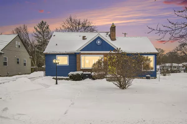 1323 Whitmore Avenue, Grand Rapids, MI 49504-2447