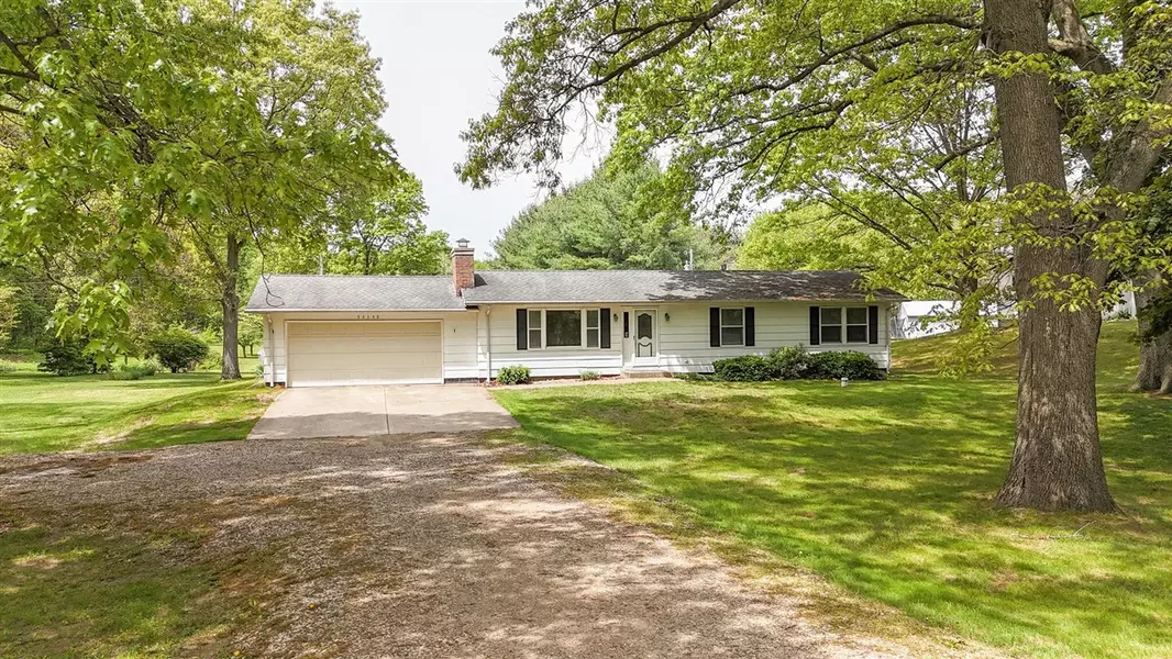 54348 Twin Lakes Road, Dowagiac, MI 49047