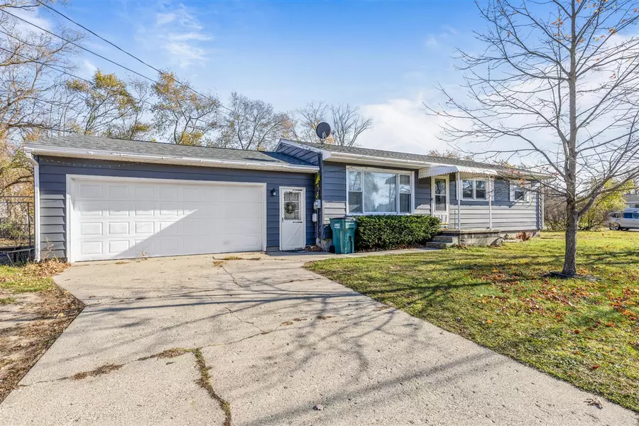 3210 McCracken Street, Norton Shores, MI 49441
