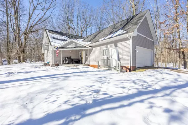 Canadian Lakes, MI 49346-9053,11025 Shawnee Trail