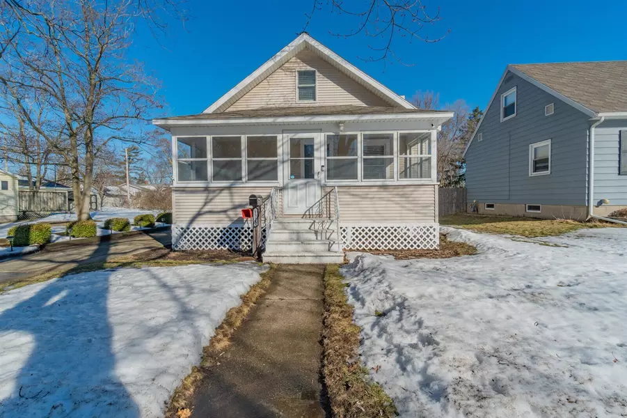 1325 Woodlawn Avenue, Grand Haven, MI 49417-2264