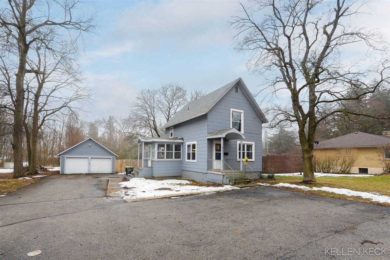 821 W Washington Street, Greenville, MI 48838-2162