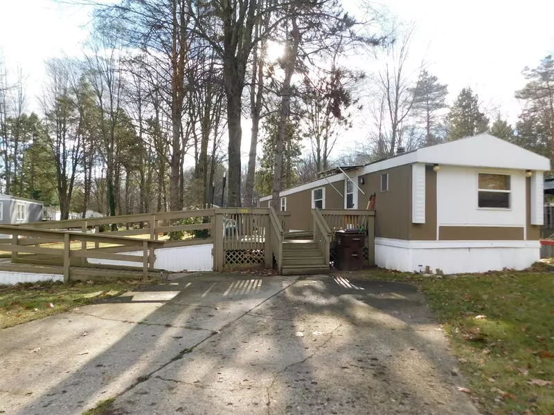 974 White Pines Street, Sparta, MI 49345