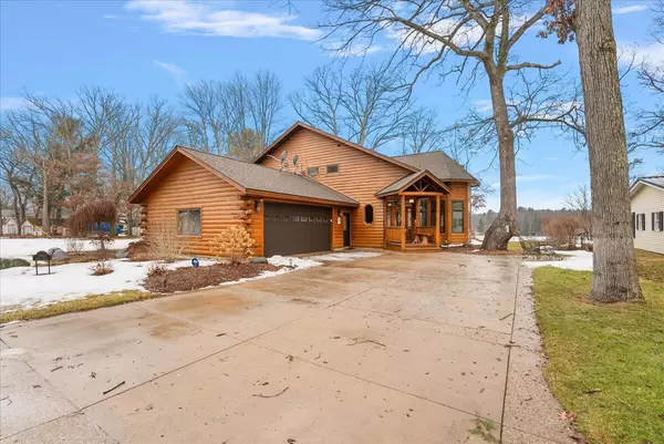 5421 S Front Street, Newaygo, MI 49337-9069