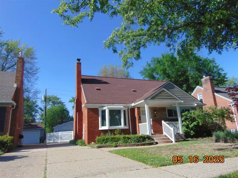10114 Lincoln Drive, Huntington Woods, MI 48070-1539
