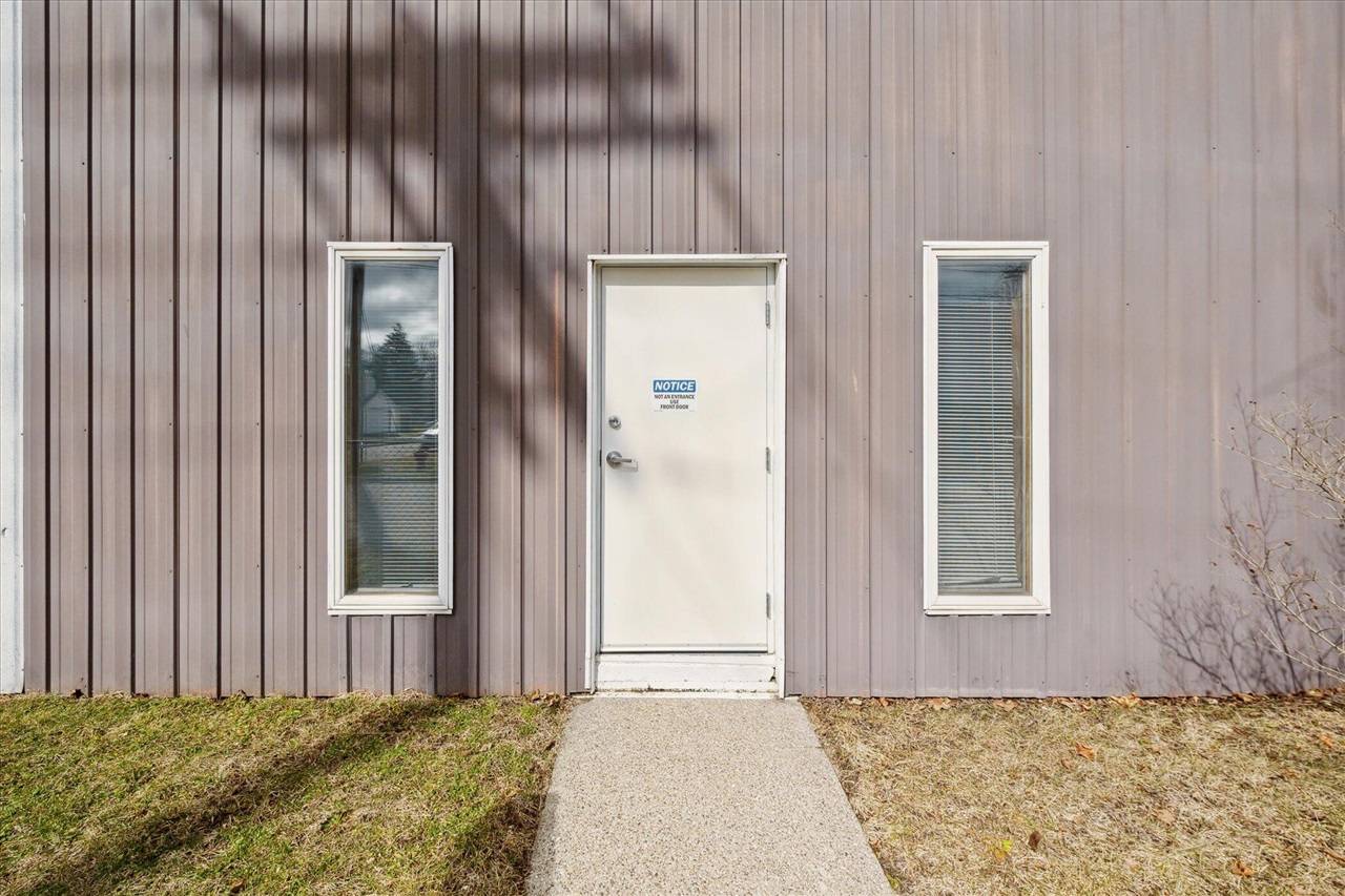 Lansing, MI 48906,901 Call Street