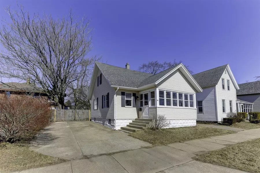 29 W 14th Street, Holland, MI 49423-3360