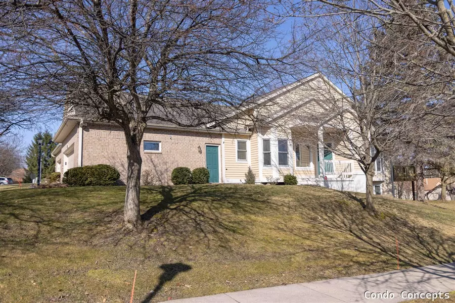 2161 S Cross Creek Drive, Grand Rapids, MI 49508