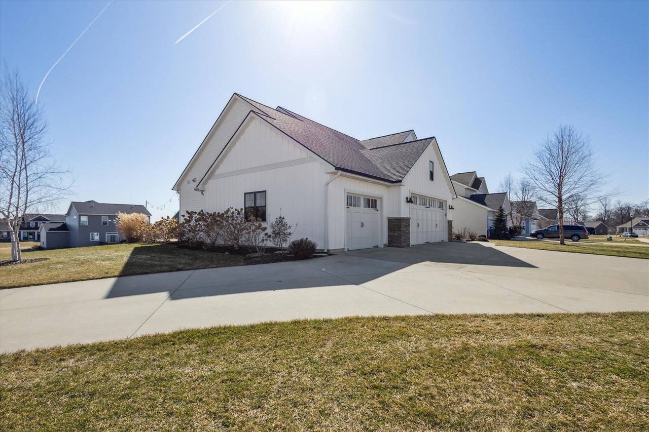 6610 Alward Drive, Hudsonville, MI 49426-9807