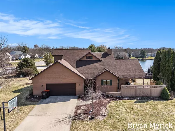 9156 Bluff Lake Drive, Zeeland, MI 49464