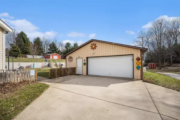 Lawton, MI 49065-8662,79811 County Road 652