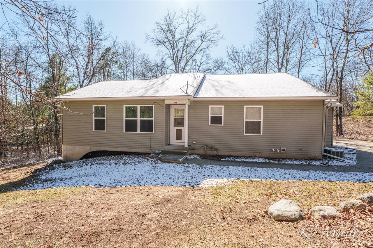 5216 E 64th Street, Newaygo, MI 49337-9552