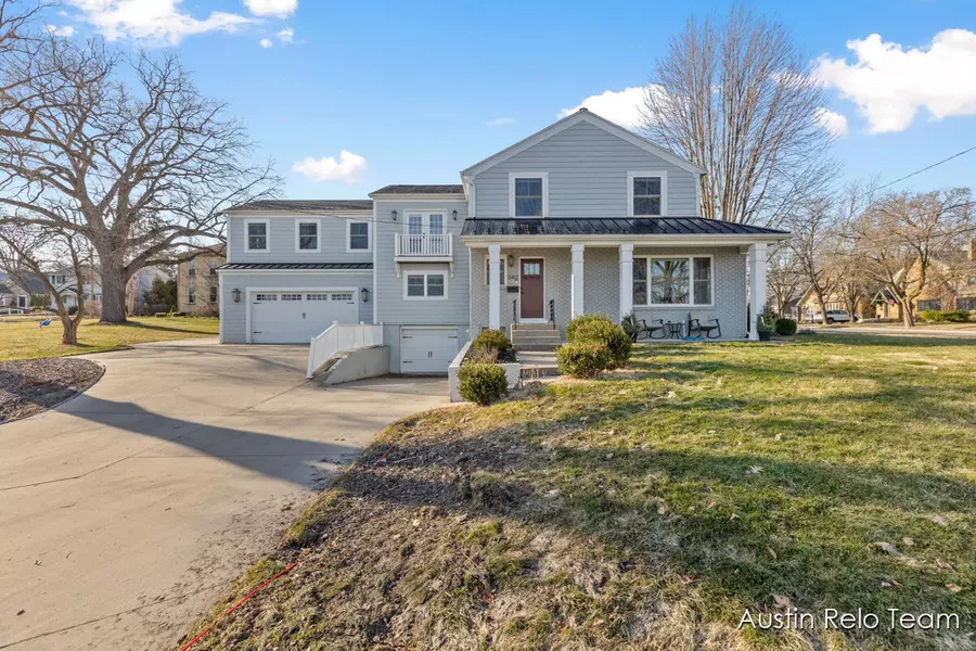 2412 Lake Drive, Grand Rapids, MI 49506-3162