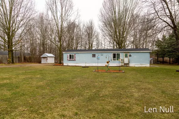 8658 Elm Lane, Saranac, MI 48881-9434