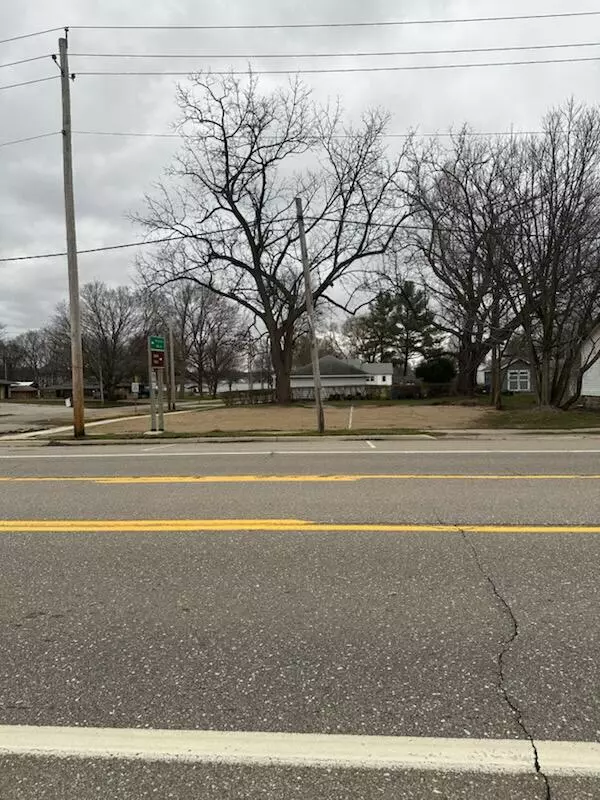 26828 W Main St, Edwardsburg, MI 49112